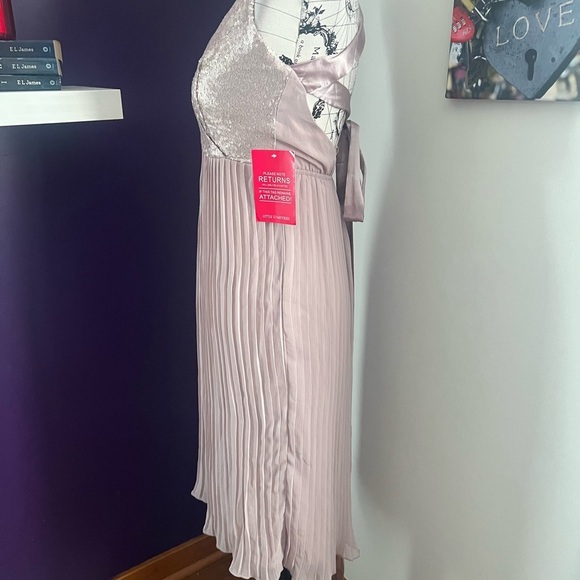 Little Mistress Sleeveless Sequin Top Dress NWT - Picture 6 of 12